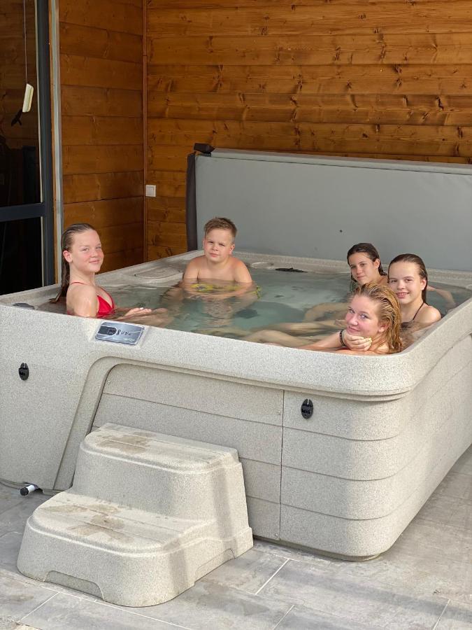 Mohacsi Wellness Vendeghaz Es Lovasklub Hotell Eksteriør bilde
