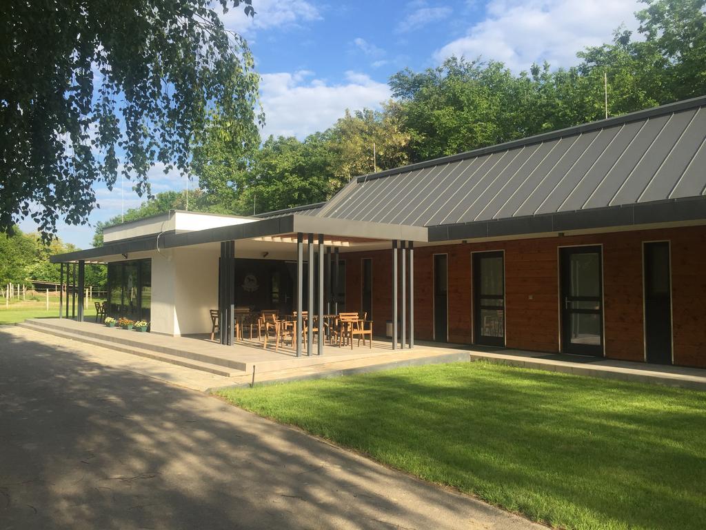 Mohacsi Wellness Vendeghaz Es Lovasklub Hotell Eksteriør bilde